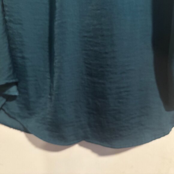 Old Navy Relaxed Sleeveless Ruffle-Trim Satin Top for Women - Picture 6 of 9